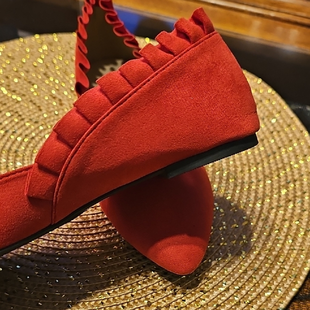 Serengeti Red Ruffled Flats - Picture 4 of 6